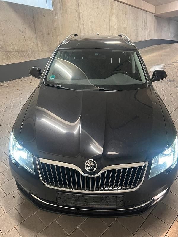Gebraucht Skoda Superb 140 PS (102 kW) 2014 Schwarz Kombi
