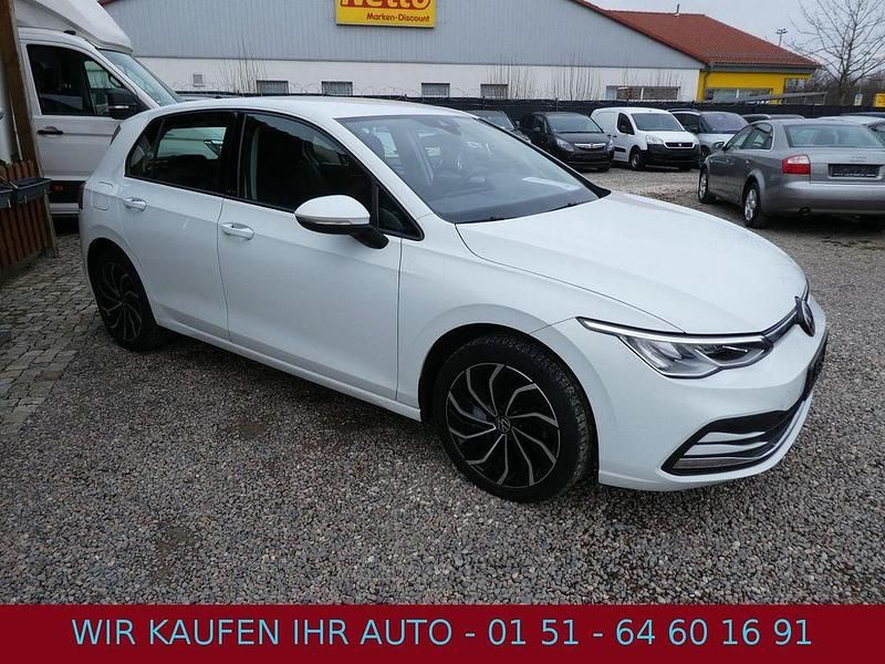 Gebraucht VW Golf VIII Active 150 PS (110 kW) 2021 Weiß Limousine