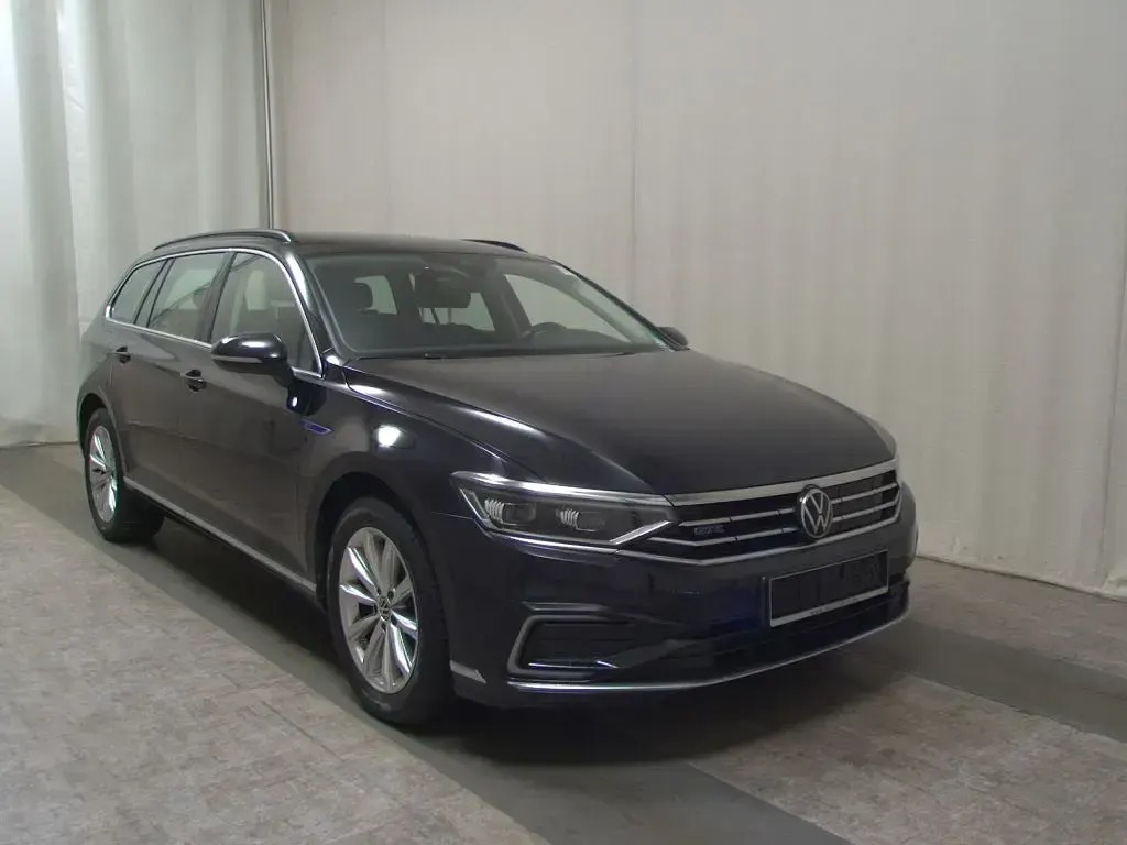 Gebraucht VW Passat 218 PS (160 kW) 2023 Deep black perleffekt (metallic) Kombi