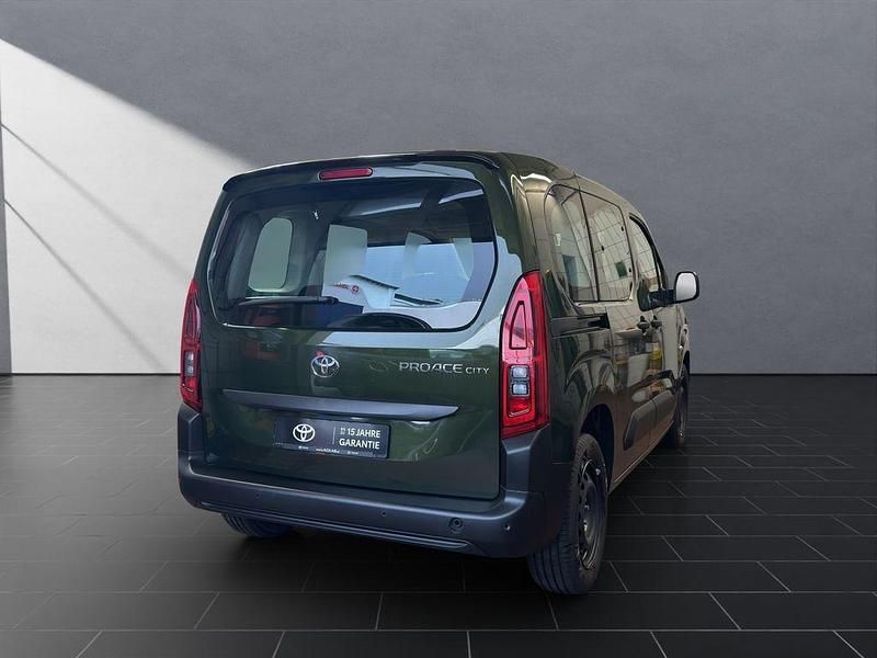Neu Toyota Proace Verso City 110 PS (80 kW) 2026 Grün Kombi