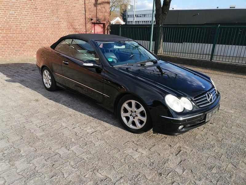 Gebraucht Mercedes CLK320 218 PS (160 kW) 2003 Schwarz Cabrio