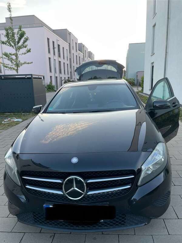 Schwarz Gebraucht 2013 Mercedes A180 Style Limousine | 10.500 € (Guter Preis) - Bild 1/4