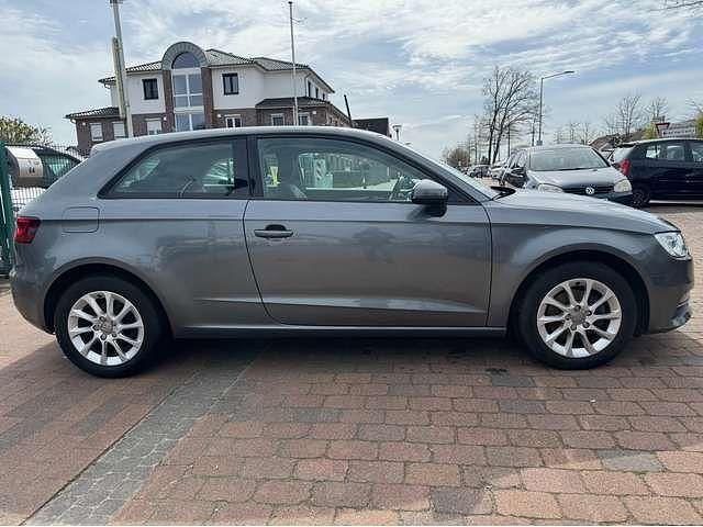 Gebraucht Audi A3 Attraction 105 PS (77 kW) 2013 Monsungrau metallic Kleinwagen