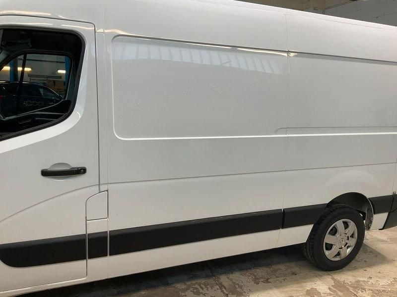 Gebraucht Renault Master Komfort 179 PS (131 kW) 2022 Weiß Van / Kleinbus