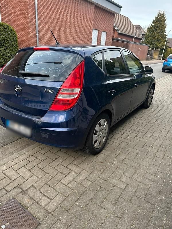 Gebraucht Hyundai i30 109 PS (80 kW) 2010 Blau Kombi