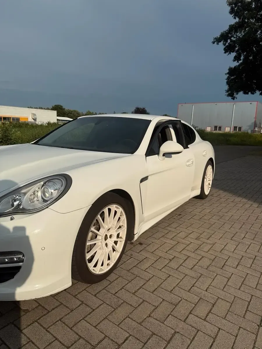 Gebraucht Porsche Panamera 250 PS (183 kW) 2013 Weiß Kleinwagen