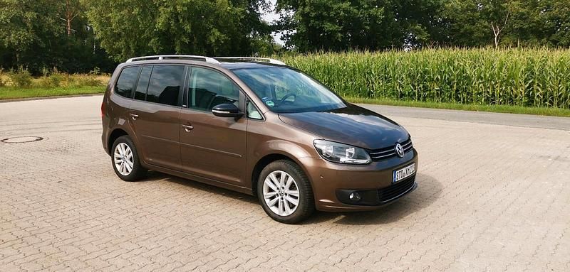 Braun Gebraucht 2012 VW Touran Style Van / Kleinbus | 6.299 € (Fairer Preis) - Bild 1/4