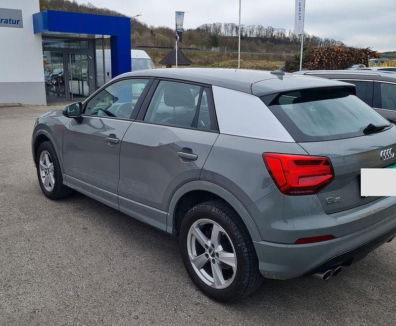 Grau Gebraucht 2018 Audi Q2 SUV | 15.500 € (Guter Preis) - Bild 1/4