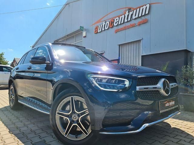 Blau Gebraucht 2021 Mercedes GLC300 AMG SUV | 41.800 € (Fairer Preis) - Bild 1/4