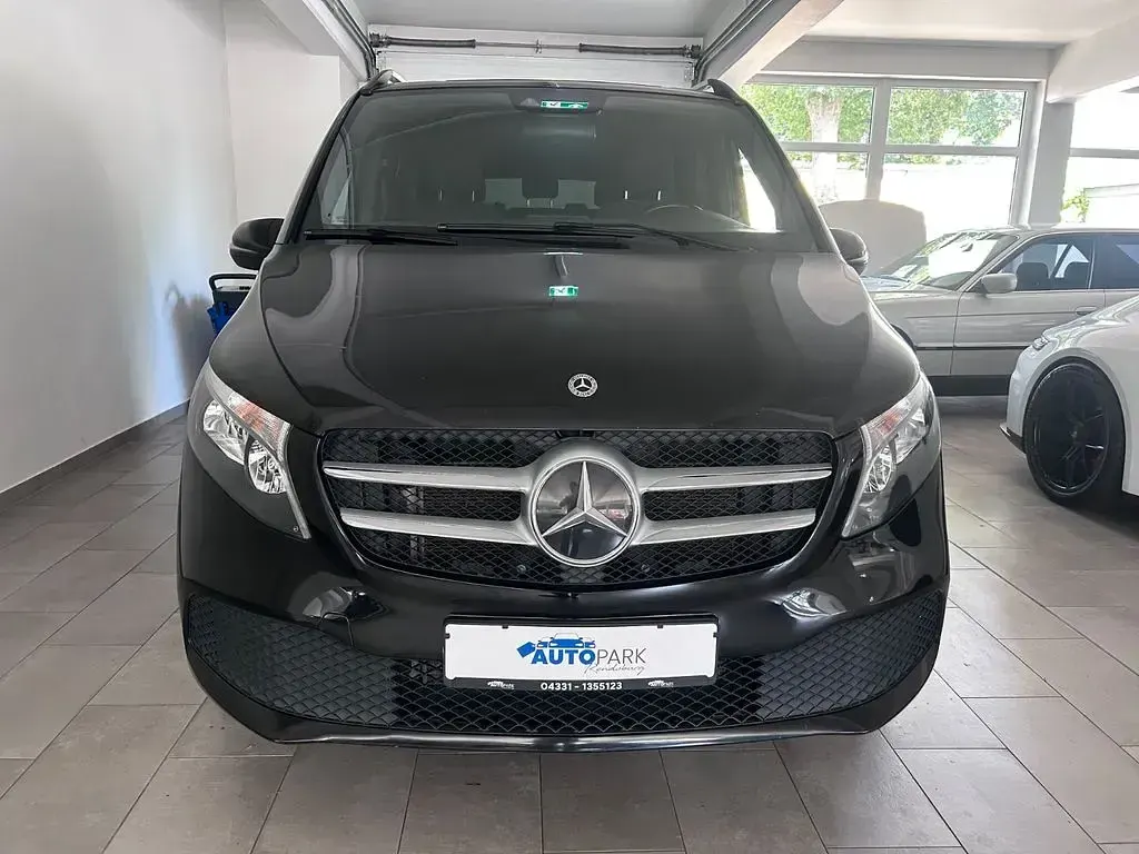 Gebraucht Mercedes V220 163 PS (119 kW) 2021 Schwarz Van / Kleinbus