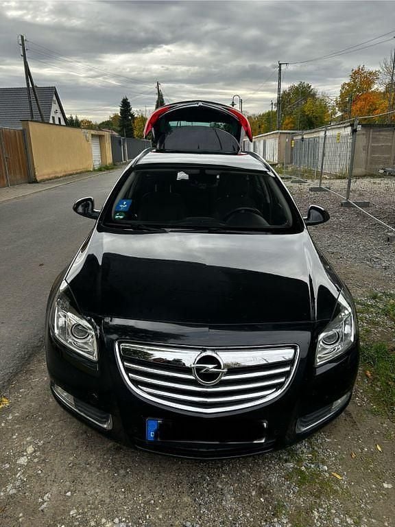 Gebraucht Opel Insignia Edition 160 PS (117 kW) 2012 Schwarz Kombi