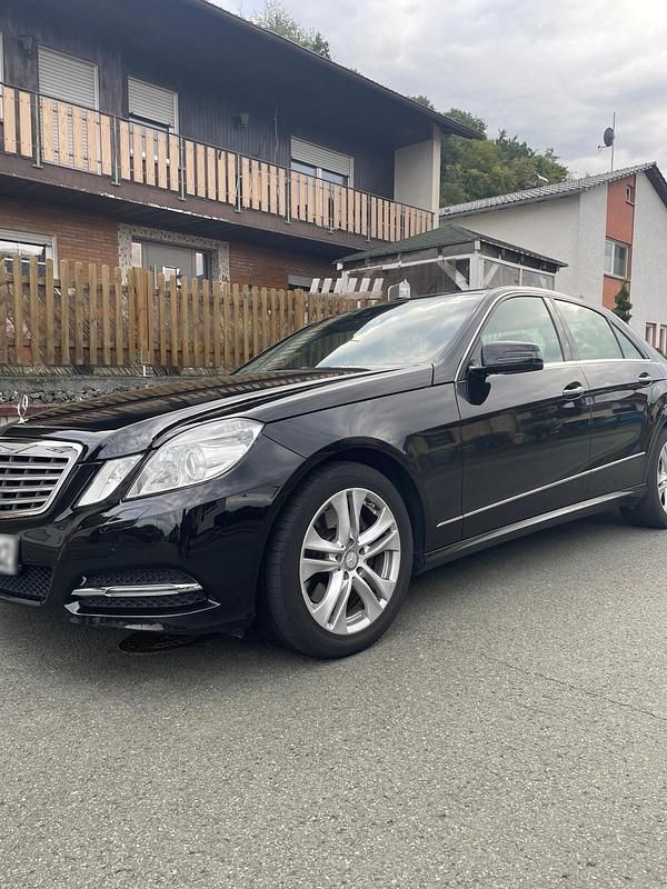 Gebraucht Mercedes E300 Avantgarde 236 PS (173 kW) 2012 Schwarz Limousine