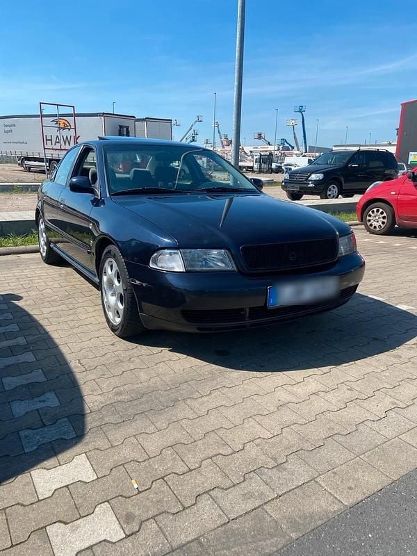 Blau Gebraucht 1996 Audi A4 Limousine | 1.050 € (Guter Preis) - Bild 1/4