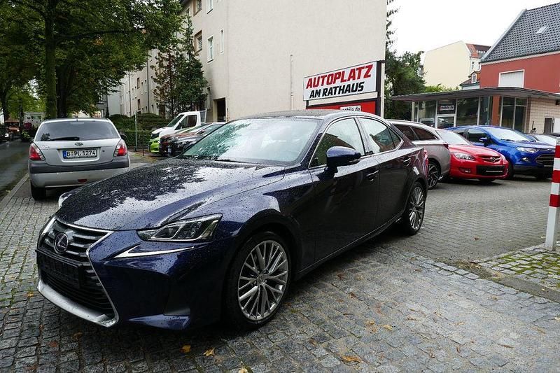 Blau Gebraucht 2017 Lexus IS300h Luxury Line Limousine | 17.950 € (Fairer Preis) - Bild 1/4