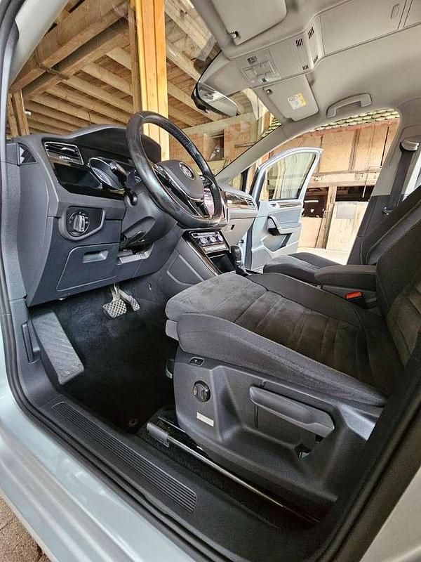Gebraucht VW Touran Highline 190 PS (139 kW) 2018 Silber Van / Kleinbus