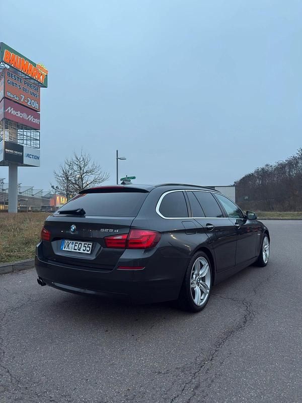 Gebraucht BMW 525 204 PS (150 kW) 2011 Schwarz Kombi