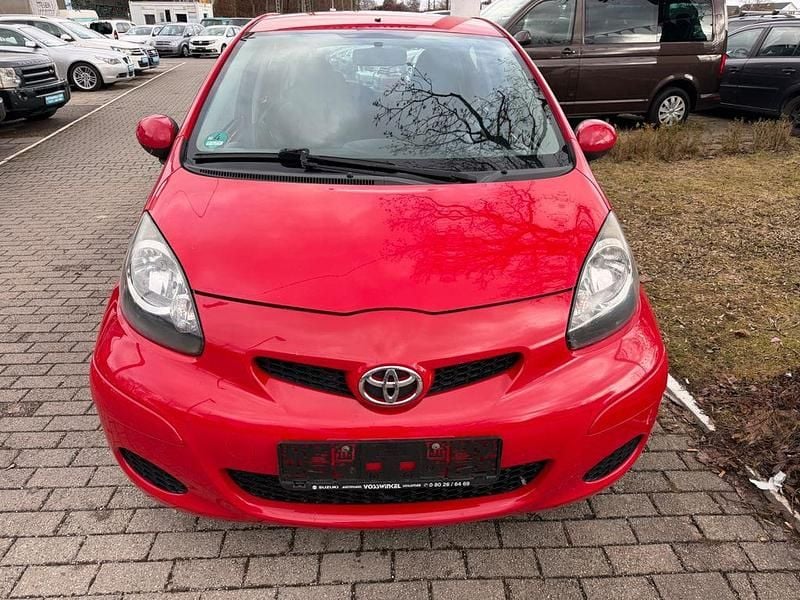 Gebraucht Toyota Aygo Cool 68 PS (50 kW) 2010 Rot Kleinwagen
