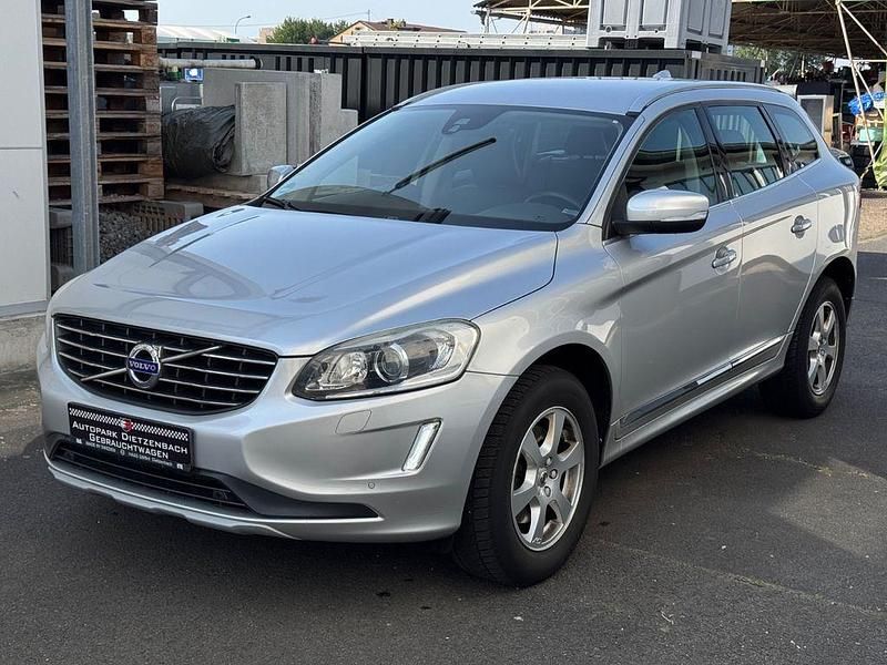 Silber Gebraucht 2017 Volvo XC60 Summum SUV | 13.900 € (Teuer) - Bild 1/4
