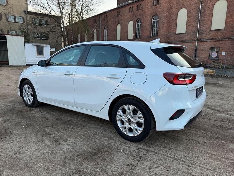 Gebraucht Kia Ceed Edition 7 120 PS (88 kW) 2022 Weiß Kleinwagen