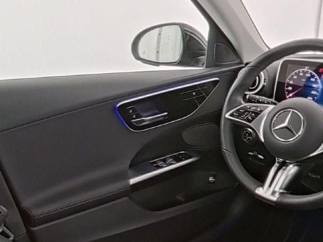 Metalliclack obsidianschwarz metallic Gebraucht 2024 Mercedes C180 Avantgarde Kombi | 34.980 € (Guter Preis) - Bild 1/4