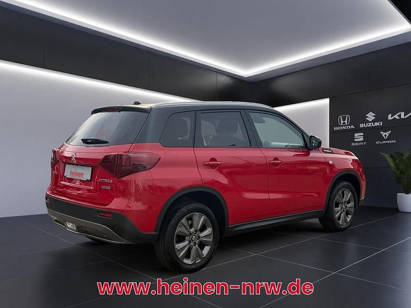 Gebraucht Suzuki Vitara Comfort 129 PS (94 kW) 2021 Bright redcosmic black SUV