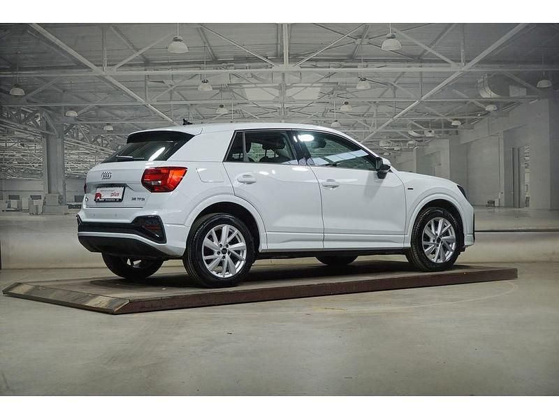 Gebraucht Audi Q2 S-Line 150 PS (110 kW) 2024 Gletscherweiß metallic SUV