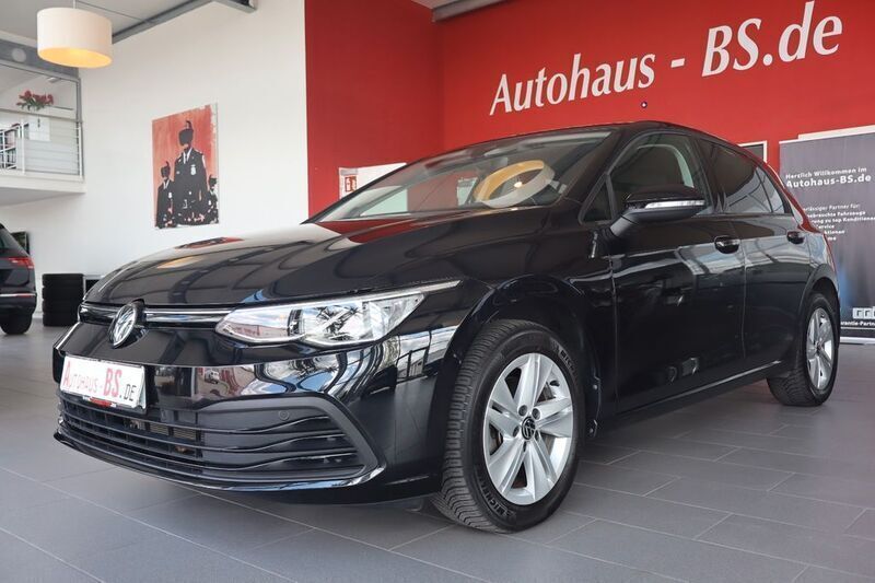 Schwarz Gebraucht 2023 VW Golf VIII Life Limousine | 22.750 € (Guter Preis) - Bild 1/4