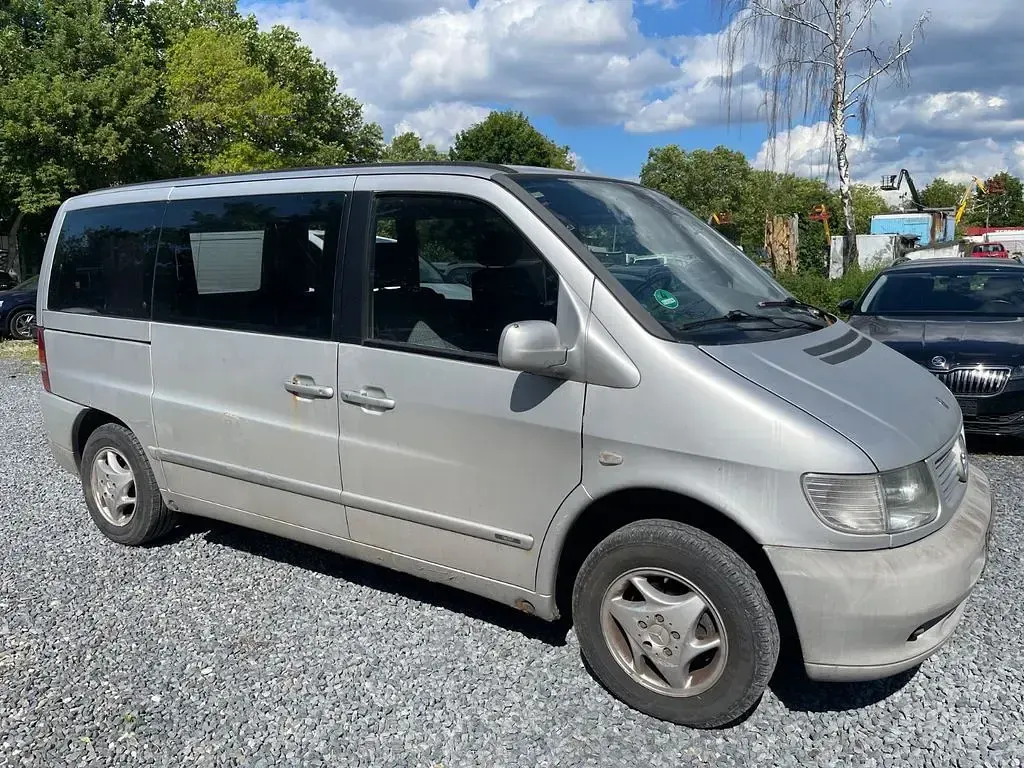 Gebraucht Mercedes V220 122 PS (89 kW) 2001 Silber Van / Kleinbus