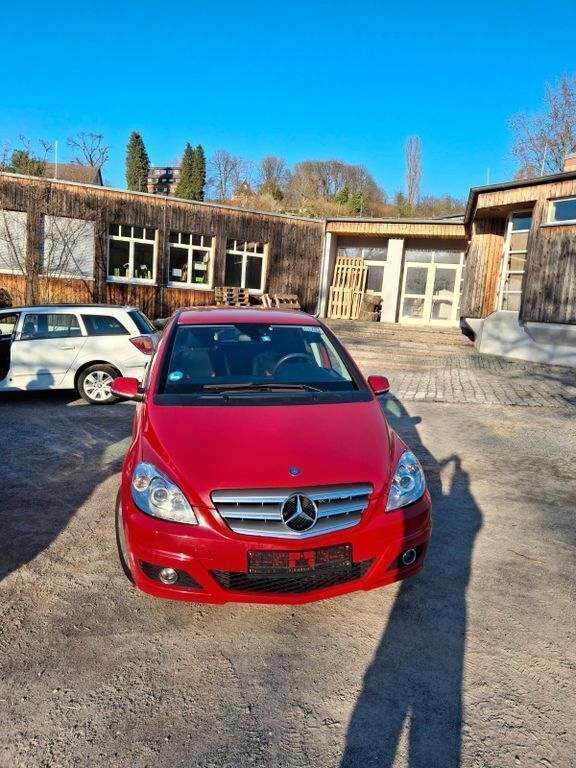 Rot Gebraucht 2010 Mercedes B180 Van / Kleinbus | 4.200 € (Teuer) - Bild 1/4