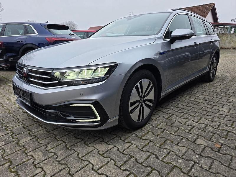 Silber Gebraucht 2022 VW Passat GTE Limousine | 24.990 € (Fairer Preis) - Bild 1/4