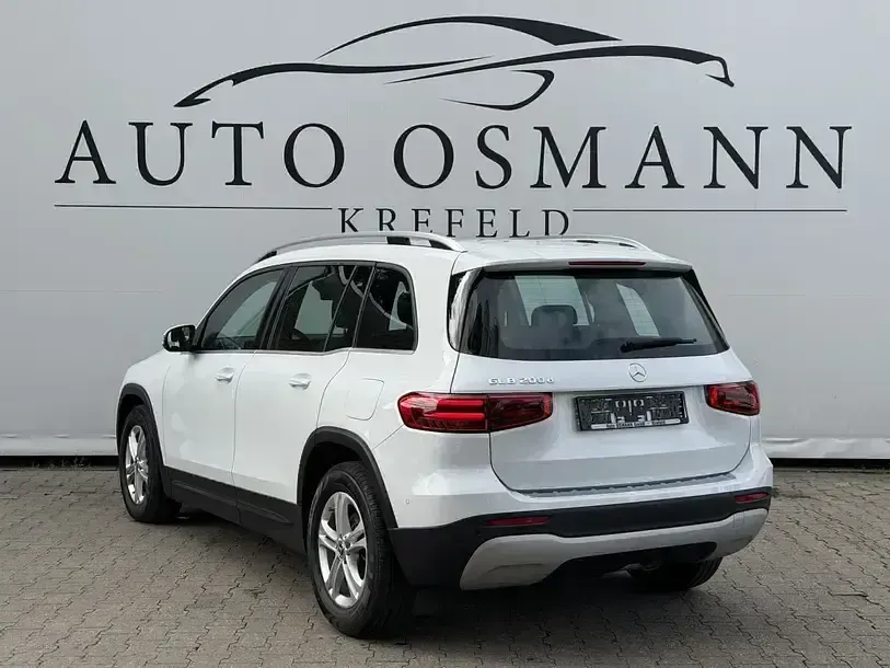 Gebraucht Mercedes GLB200 150 PS (110 kW) 2024 Digitalweiss  metalliclack SUV