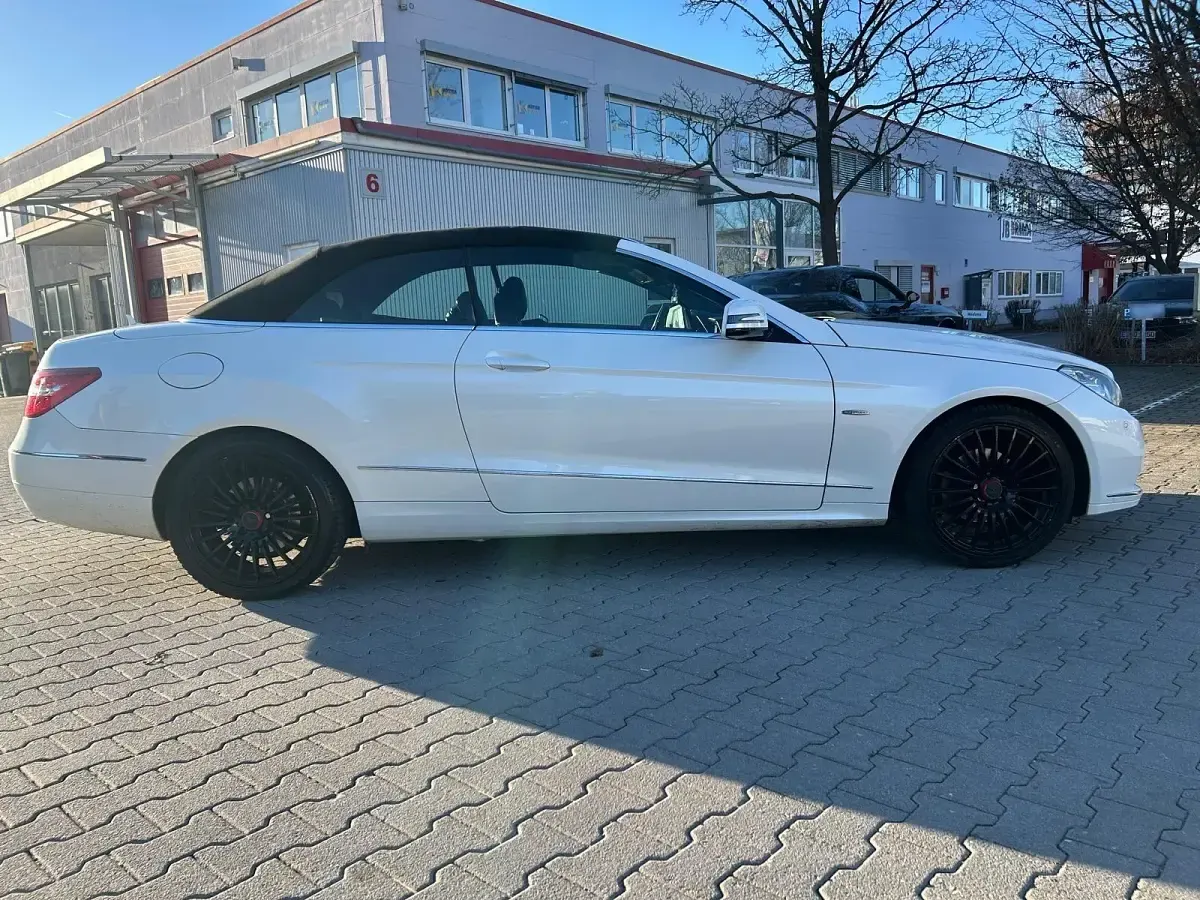 Gebraucht Mercedes E200 184 PS (135 kW) 2011 Weiß Cabrio