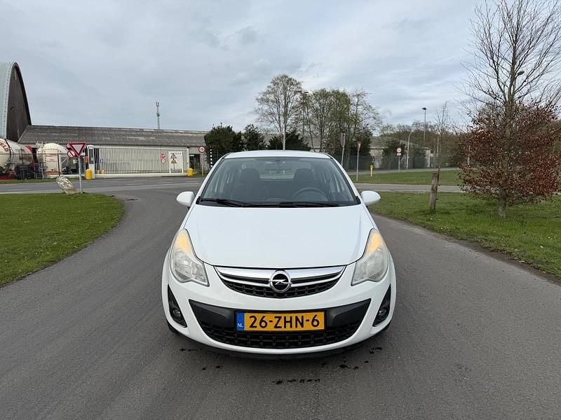 Gebraucht Opel Corsa 95 PS (69 kW) 2012 Weiß Kleinwagen