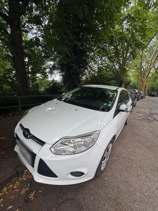 Weiß Gebraucht 2013 Ford Focus Kombi | 3.900 € (Superpreis) - Bild 1/4