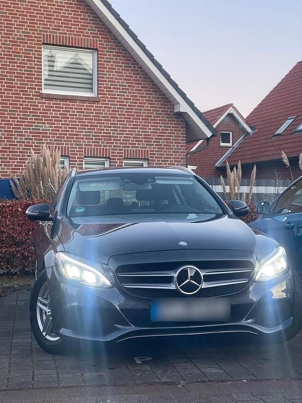 Grau Gebraucht 2015 Mercedes C220 Kombi | 12.850 € (Guter Preis) - Bild 1/4