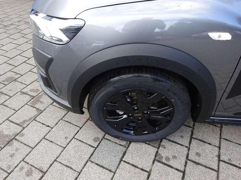 Neu Dacia Sandero Extreme 91 PS (66 kW) 2025 Dolomit grau Kleinwagen