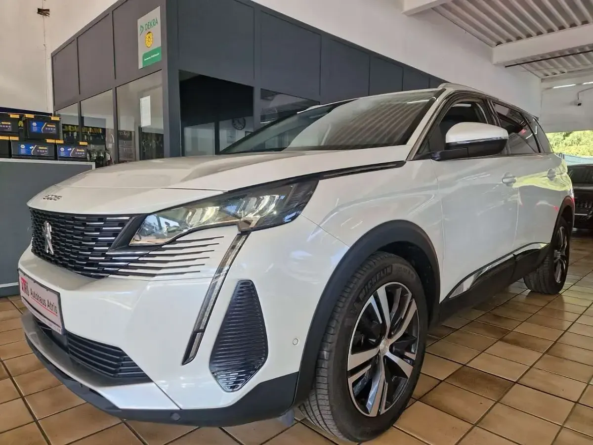 Gebraucht Peugeot 5008 Allure 131 PS (96 kW) 2021 Lack weiss perlglänzend/metall SUV
