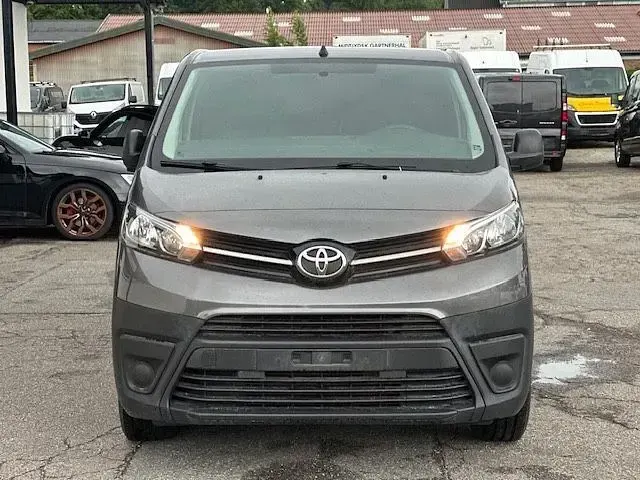 Gebraucht Toyota Proace 116 PS (85 kW) 2018 Grau Van / Kleinbus