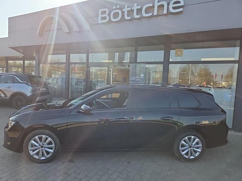 Neu Opel Astra Edition 131 PS (96 kW) 2026 Lackierung schwarz perla nera/ Kombi