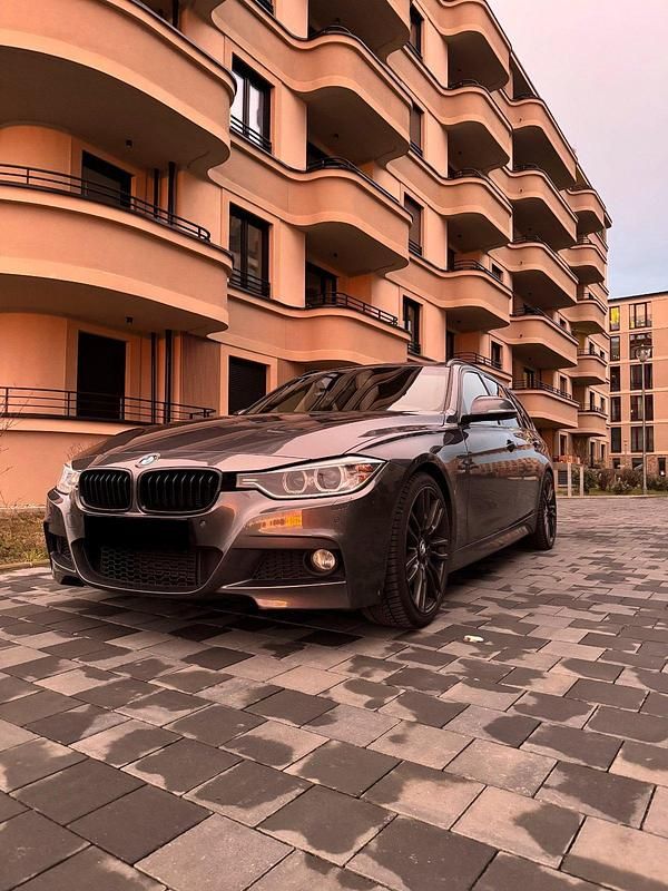 Grau Gebraucht 2013 BMW 320 M Sport Kombi | 11.990 € (Fairer Preis) - Bild 1/4
