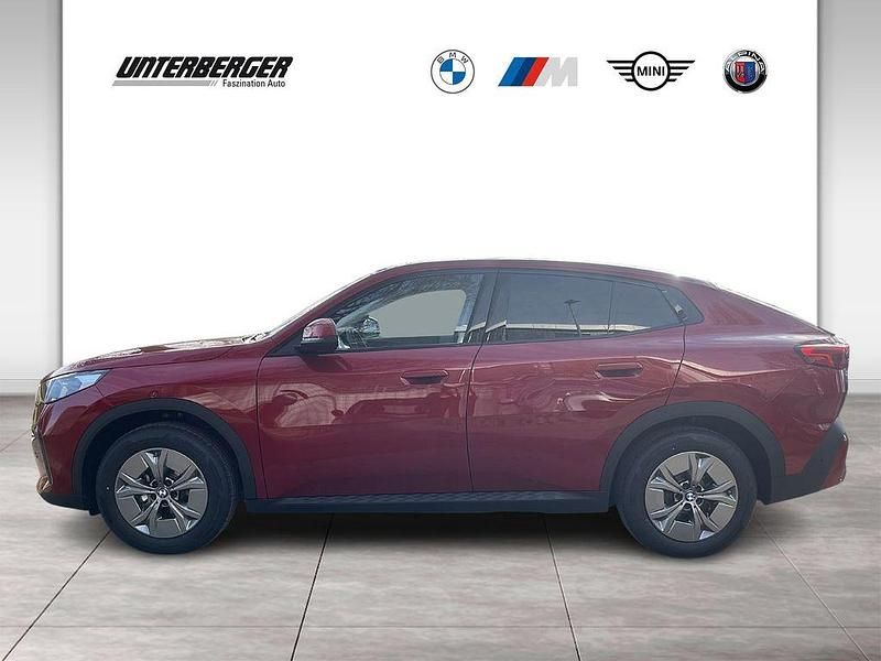 Neu BMW iX2 Sport Line 150 kW (204 PS) 2025 Rot SUV