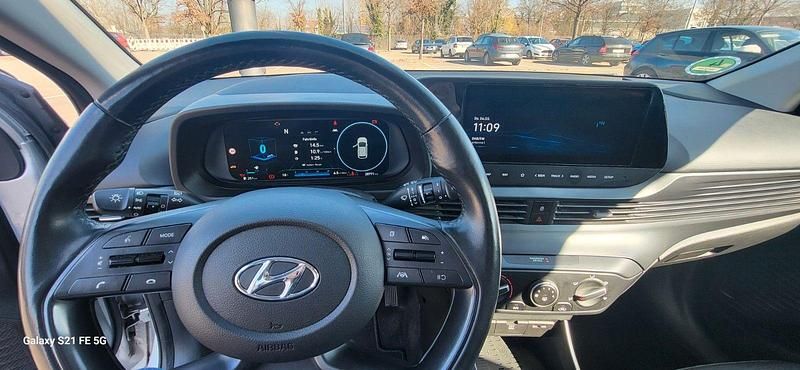 Silber Gebraucht 2022 Hyundai i20 Trend Kleinwagen | 16.900 € (Etwas zu teuer) - Bild 1/4