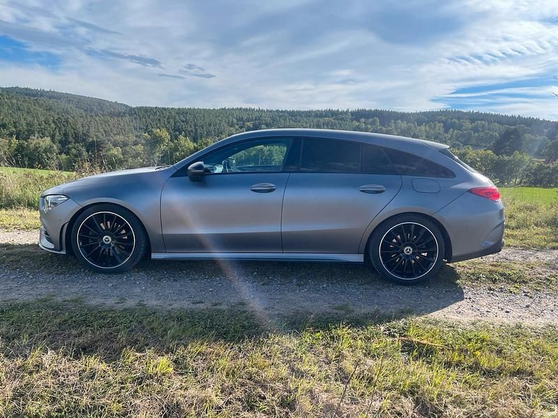 Braun Gebraucht 2021 Mercedes CLA220 Shooting Brake Kombi | 27.499 € (Etwas zu teuer) - Bild 1/4