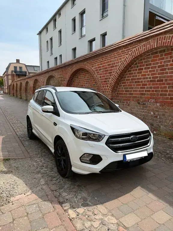 Gebraucht Ford Kuga ST-Line 150 PS (110 kW) 2017 Weiß SUV