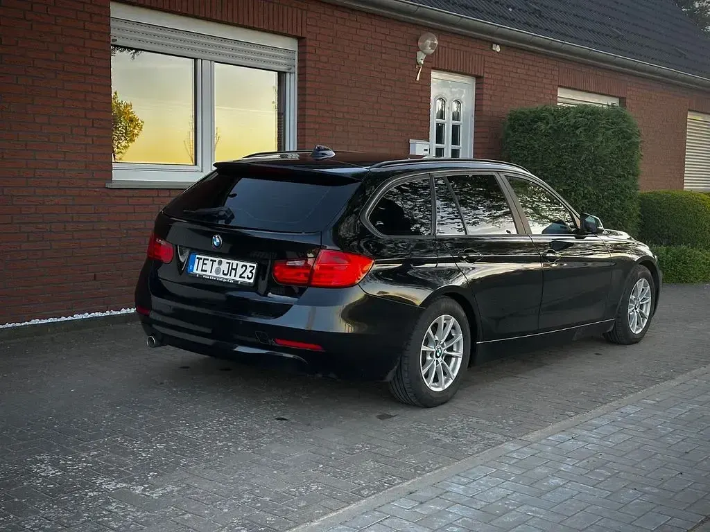 Gebraucht BMW 318 143 PS (105 kW) 2013 Schwarz Kombi