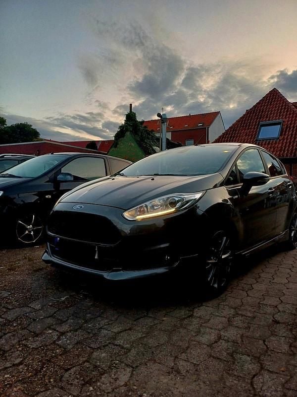 Grau Gebraucht 2025 Ford Fiesta ST-Line Kleinwagen | 8.000 € - Bild 1/4