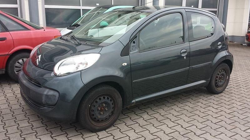 Second-hand Citroën C1 68 CP (50 kW) 2008 Roșu Hatchback