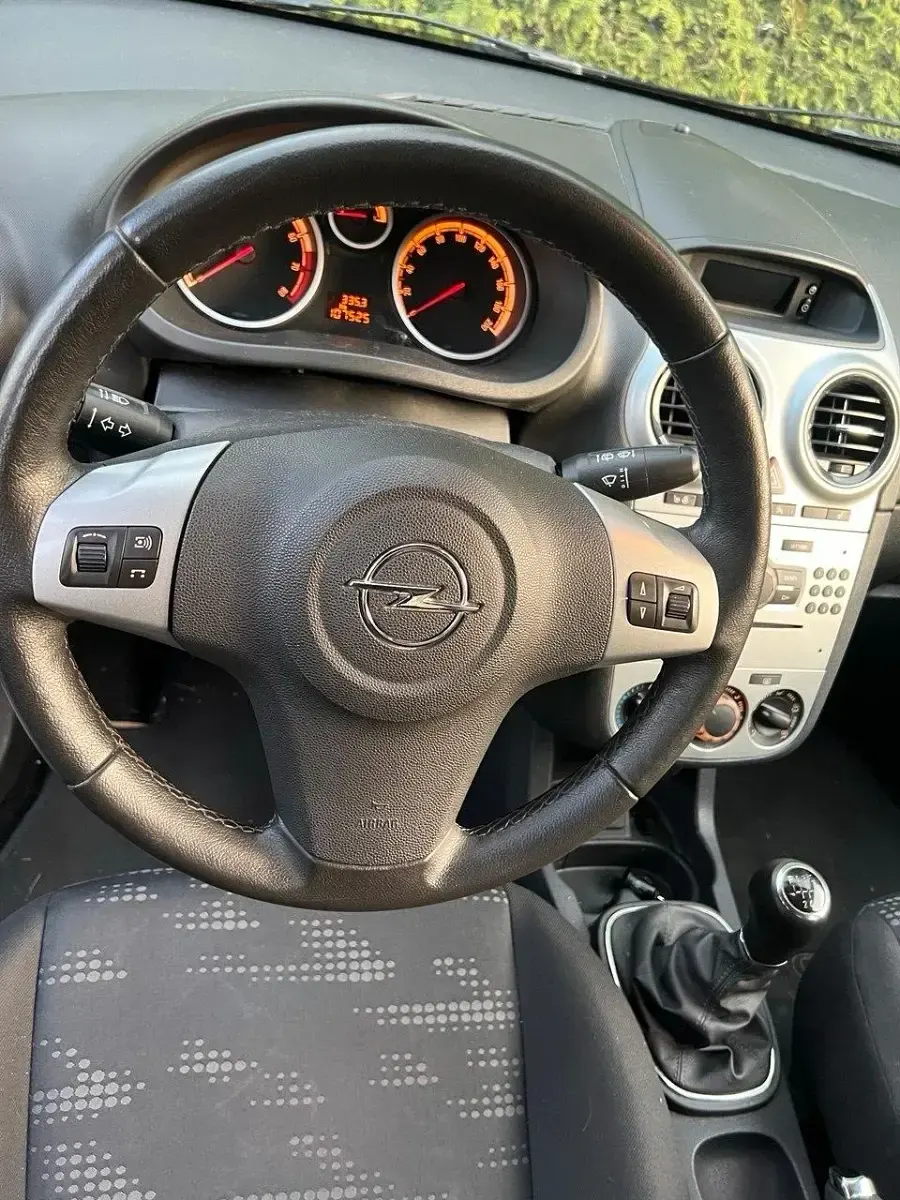Gebraucht Opel Corsa 101 PS (74 kW) 2011 Schwarz Kleinwagen