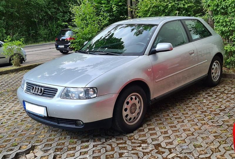 Silber Gebraucht 2002 Audi A3 Limousine | 2.000 € (Fairer Preis) - Bild 1/4