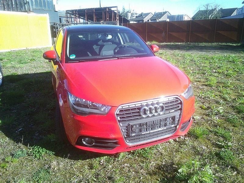 Gebraucht Audi A1 Attraction 86 PS (63 kW) 2015 Rot Kleinwagen